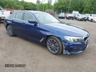2019 BMW 5 Series 530i xDrive z VIN WBAJA7C57KWW20522, wystawiony jako IAAI lot #42351987 z przebiegiem 61 474 mil mil oraz . Historia ofert i sprzedaży dostępna na DreamBid. Obrazek 1.