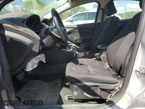 2017 Ford Focus SE z VIN 1FADP3F24HL308294, wystawiony jako Copart lot #56516265 z przebiegiem 80 431 mil mil oraz Szkoda całkowita • Salvage title. Historia ofert i sprzedaży dostępna na DreamBid. Obrazek 7.
