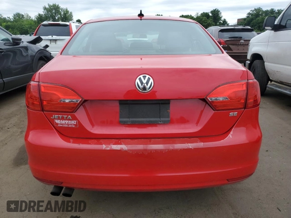 2014 Volkswagen Jetta SE z VIN 3VWD17AJ0EM262441, wystawiony jako Copart lot #62238255 z przebiegiem 140 594 mil mil oraz Czysty tytuł • Clean title. Historia ofert i sprzedaży dostępna na DreamBid. Obrazek 6.