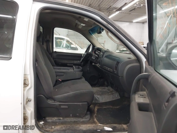 2008 GMC Sierra 1500 Work Truck with VIN 2GTEK13M481157485, listed as a IAAI auction lot 41565279 with 312,223 mi miles. Bid and sale history available at carsss.com. Image 5.