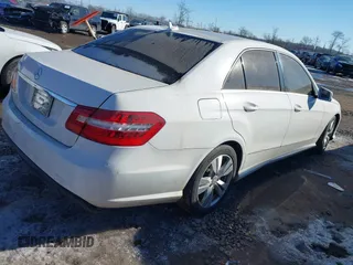 2013 Mercedes-Benz E 350 Luxury z VIN WDDHF5KB2DA740006, wystawiony jako IAAI lot #41391159 z przebiegiem 117 467 mil mil oraz . Historia ofert i sprzedaży dostępna na DreamBid. Obrazek 4.