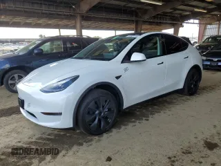 2024 Tesla Model Y z VIN 7SAYGDED7RF200182, wystawiony jako Copart lot #50820155 z przebiegiem 964 mil mil oraz Szkoda całkowita • Salvage title. Historia ofert i sprzedaży dostępna na DreamBid. Obrazek 1.