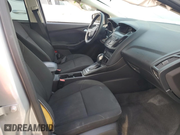 2018 Ford Focus SE z VIN 1FADP3F29JL272804, wystawiony jako Copart lot #49612625 z przebiegiem Nie podano mil oraz Czysty tytuł • Clean title. Historia ofert i sprzedaży dostępna na DreamBid. Obrazek 7.