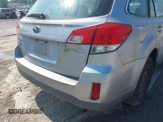 2013 Subaru Outback 2.5i z VIN 4S4BRCAC1D1220946, wystawiony jako IAAI lot #42697598 z przebiegiem 116 027 mil mil oraz . Historia ofert i sprzedaży dostępna na DreamBid. Obrazek 6.