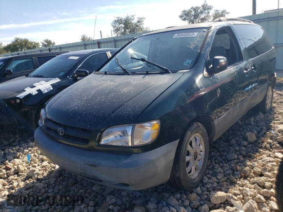 2000 Toyota Sienna LE with VIN 4T3ZF13C2YU193910, listed as a Copart auction lot 56395564 with 228,638 mi miles and Salvage Title. Bid and sale history available at carsss.com. Image 1.