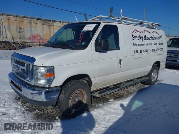 2013 Ford Econoline Cargo Commercial z VIN 1FTNE2EW5DDA25524, wystawiony jako IAAI lot #41208957 z przebiegiem 148 921 mil mil oraz . Historia ofert i sprzedaży dostępna na DreamBid. Obrazek 2.