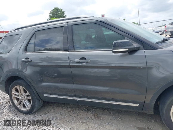 2017 Ford Explorer XLT with VIN 1FM5K7D84HGA75050, listed as a IAAI auction lot 39277027 with 131,413 mi miles and . Bid and sale history available at carsss.com. Image 13.
