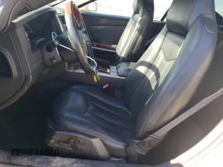 2008 Cadillac XLR z VIN 1G6YV36A585600021, wystawiony jako Copart lot #44195284 z przebiegiem 52 559 mil mil oraz Nie do naprawy. Historia ofert i sprzedaży dostępna na DreamBid. Obrazek 7.