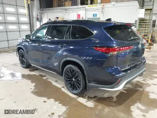 2023 Toyota Highlander L with VIN 5TDKDRBH5PS513594, listed as a IAAI auction lot 41567545 with 31,017 mi miles. Bid and sale history available at carsss.com. Image 3.