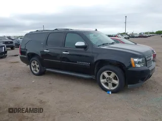 2008 Chevrolet Suburban LT w/3LT with VIN 3GNFC16078G196533, listed as a IAAI auction lot 41867276 with 353,453 mi miles. Bid and sale history available at carsss.com. Image 1.