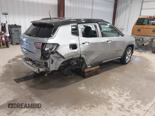 2018 Jeep Compass Latitude with VIN 3C4NJCBB3JT408614, listed as a IAAI auction lot 41301493 with 92,647 mi miles. Bid and sale history available at carsss.com. Image 4.