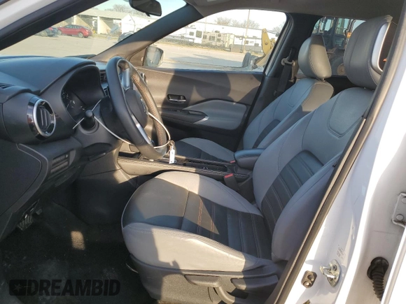 2021 Nissan Kicks SR z VIN 3N1CP5DV9ML473970, wystawiony jako Copart lot #46189545 z przebiegiem 41 676 mil mil oraz Szkoda całkowita • Salvage title. Historia ofert i sprzedaży dostępna na DreamBid. Obrazek 7.