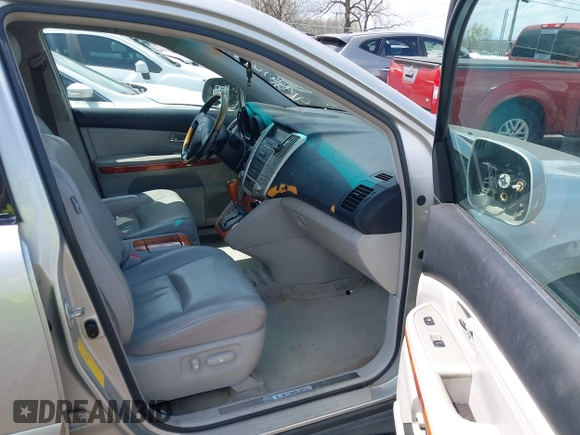 2004 Lexus RX with VIN 2T2GA31U64C016581, listed as a IAAI auction lot 41944766 with 258,250 mi miles. Bid and sale history available at carsss.com. Image 5.