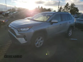 2021 Toyota RAV4 XLE with VIN 2T3P1RFV0MC175838, listed as a Copart auction lot 81320464 with 197,868 mi miles and Salvage Title. Bid and sale history available at carsss.com. Image 1.