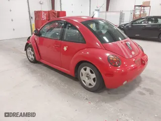 1999 Volkswagen New Beetle GLS with VIN 3VWCC21C1XM444985, listed as a IAAI auction lot 41209953 with 175,946 mi miles. Bid and sale history available at carsss.com. Image 3.