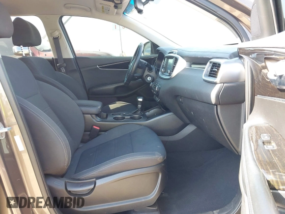 2019 Kia Sorento L with VIN 5XYPG4A35KG438309, listed as a IAAI auction lot 41539011 with 73,312 mi miles. Bid and sale history available at carsss.com. Image 5.