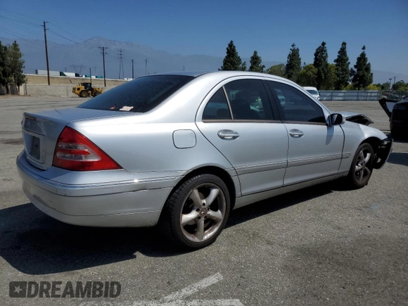 2004 Mercedes-Benz C 240 с VIN WDBRF61J94F503303, выставлен на аукционе Copart как лот 57877645 с пробегом 193 702 миль миль и Списание • Salvage title. История ставок и продаж доступна на DreamBid. Изображение 3.