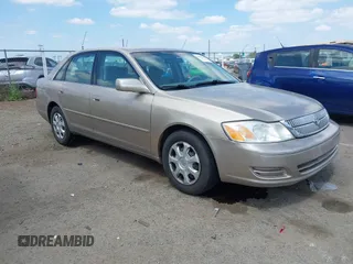 2001 Toyota Avalon XL w/Bucket Seats with VIN 4T1BF28B61U185881, listed as a IAAI auction lot 42138345 with 242,195 mi miles. Bid and sale history available at carsss.com. Image 1.