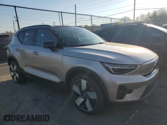 2023 Volvo XC40 Ultimate with VIN YV4ED3UM6P2031208, listed as a Copart auction lot 53889735 with 20,289 mi miles and Salvage title. Bid and sale history available at DreamBid. Image 4.