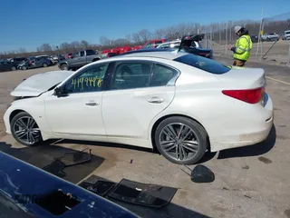 2015 Infiniti Q50 Premium z VIN JN1BV7AR0FM403268, wystawiony jako IAAI lot #41994978 z przebiegiem 125 399 mil mil oraz . Historia ofert i sprzedaży dostępna na DreamBid. Obrazek 14.