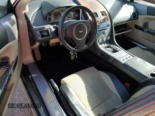 2007 Aston Martin DB9 z VIN SCFAD02A47GB07685, wystawiony jako Copart lot #75868414 z przebiegiem Nie podano mil oraz Szkody całkowita. Historia ofert i sprzedaży dostępna na DreamBid. Obrazek 8.