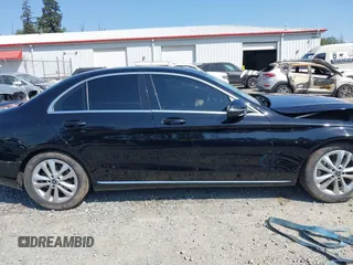 2019 Mercedes-Benz C 300 z VIN 55SWF8DB9KU291393, wystawiony jako IAAI lot #42105875 z przebiegiem 38 853 mil mil oraz . Historia ofert i sprzedaży dostępna na DreamBid. Obrazek 13.