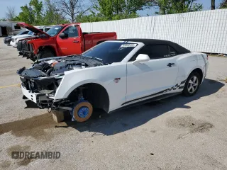 2020 Chevrolet Camaro 1LT z VIN 1G1FB3DX1L0129164, wystawiony jako Copart lot #53350495 z przebiegiem 94 139 mil mil oraz Czysty tytuł • Clean title. Historia ofert i sprzedaży dostępna na DreamBid. Obrazek 1.