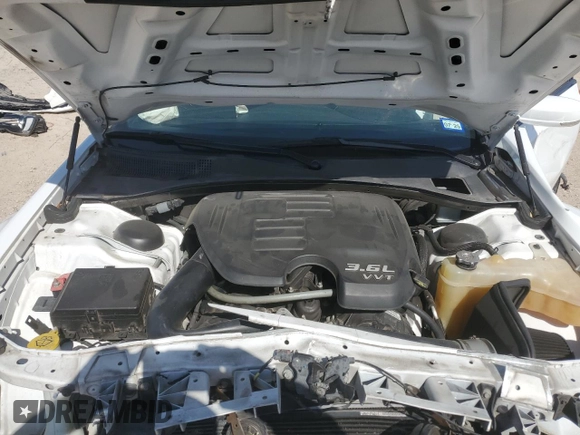 2021 Chrysler 300 S z VIN 2C3CCABG4MH554460, wystawiony jako Copart lot #52390045 z przebiegiem 80 866 mil mil oraz Szkoda całkowita • Salvage title. Historia ofert i sprzedaży dostępna na DreamBid. Obrazek 11.