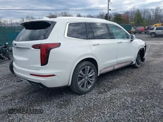 2020 Cadillac XT6 FWD Premium Luxury z VIN 1GYKPCRSXLZ137290, wystawiony jako IAAI lot #41814228 z przebiegiem 61 661 mil mil oraz . Historia ofert i sprzedaży dostępna na DreamBid. Obrazek 4.