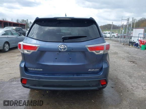 2015 Toyota Highlander XLE z VIN 5TDJKRFH5FS080160, wystawiony jako IAAI lot #42037799 z przebiegiem 135 694 mil mil oraz . Historia ofert i sprzedaży dostępna na DreamBid. Obrazek 16.
