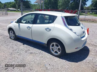 2011 Nissan LEAF SL-e z VIN JN1AZ0CP4BT004687, wystawiony jako IAAI lot #42318422 z przebiegiem 101 344 mil mil oraz . Historia ofert i sprzedaży dostępna na DreamBid. Obrazek 3.