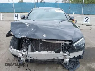 2022 Mercedes-Benz E 450 z VIN W1KZF5KB8NB092932, wystawiony jako IAAI lot #42052966 z przebiegiem 57 176 mil mil oraz . Historia ofert i sprzedaży dostępna na DreamBid. Obrazek 13.