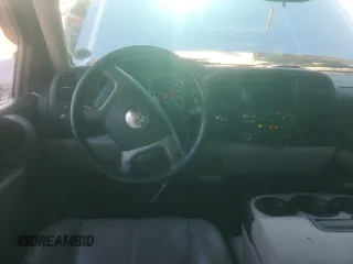 2010 Chevrolet Silverado 1500 LT with VIN 3GCRKSE38AG273099, listed as a Copart auction lot 82939803 with 220,293 mi miles and Salvage Title. Bid and sale history available at carsss.com. Image 8.