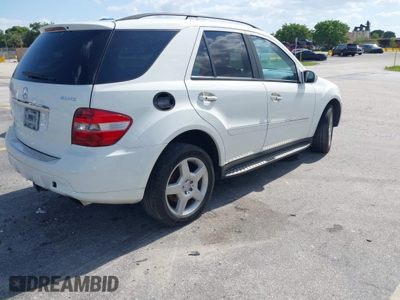 2008 Mercedes-Benz M 550 с VIN 4JGBB72E58A324969, выставлен на аукционе IAAI как лот 42319075 с пробегом 225 385 миль миль и . История ставок и продаж доступна на DreamBid. Изображение 4.