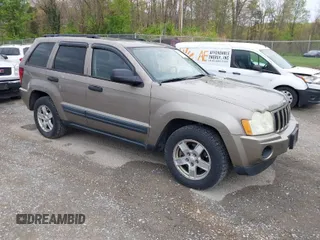 2005 Jeep Grand Cherokee Laredo with VIN 1J4GR48K35C510327, listed as a IAAI auction lot 42026081 with 260,377 mi miles. Bid and sale history available at carsss.com. Image 1.