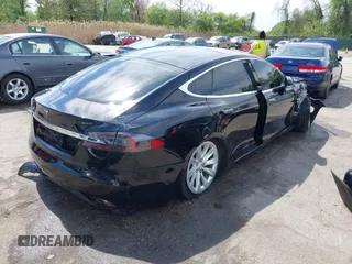 2017 Tesla Model S 60 z VIN 5YJSA1E13HF228486, wystawiony jako IAAI lot #42092686 z przebiegiem 78 089 mil mil oraz . Historia ofert i sprzedaży dostępna na DreamBid. Obrazek 4.