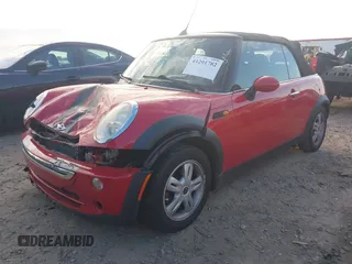 2008 MINI Convertible z VIN WMWRF33578TF68318, wystawiony jako IAAI lot #41201782 z przebiegiem 119 649 mil mil oraz . Historia ofert i sprzedaży dostępna na DreamBid. Obrazek 17.