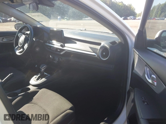 2024 Kia Forte LXS z VIN 3KPF24AD0RE778218, wystawiony jako IAAI lot #42302168 z przebiegiem 57 661 mil mil oraz . Historia ofert i sprzedaży dostępna na DreamBid. Obrazek 5.