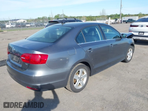 2013 Volkswagen Jetta TDI w/Premium z VIN 3VWLL7AJ6DM291317, wystawiony jako IAAI lot #42091621 z przebiegiem 169 448 mil mil oraz . Historia ofert i sprzedaży dostępna na DreamBid. Obrazek 4.
