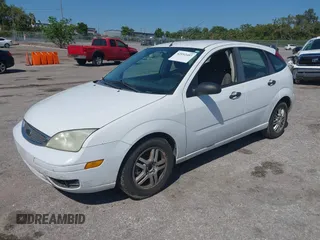 2005 Ford Focus S with VIN 3FAFP37N55R142740, listed as a IAAI auction lot 42052407 with 194,660 mi miles and . Bid and sale history available at carsss.com. Image 2.