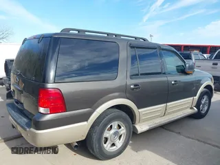 2006 Ford Expedition Eddie Bauer with VIN 1FMPU17526LA70354, listed as a IAAI auction lot 41702780 with 228,195 mi miles. Bid and sale history available at carsss.com. Image 4.