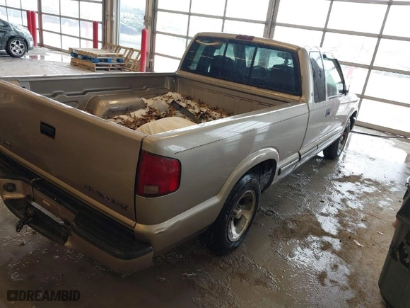 1999 Chevrolet S-10 LS with VIN 1GCCS19XXX8176546, listed as a IAAI auction lot 41587346 with 182,642 mi miles. Bid and sale history available at carsss.com. Image 4.