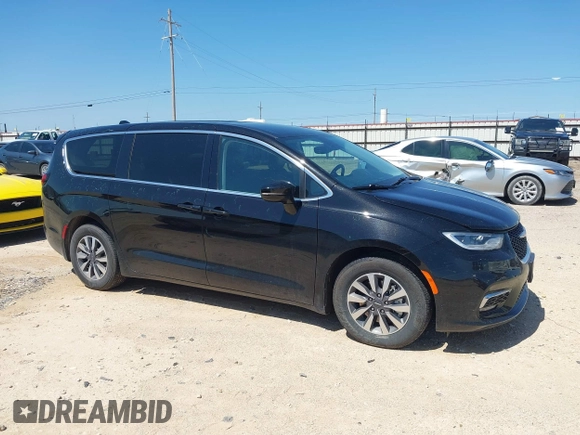 2024 Chrysler Pacifica Hybrid Select with VIN 2C4RC1S70RR169467, listed as a IAAI auction lot 42448734 with 38,062 mi miles and . Bid and sale history available at DreamBid. Image 13.