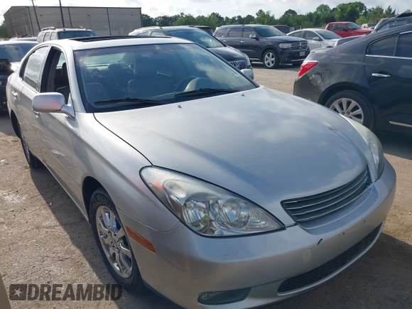 2004 Lexus ES 330 with VIN JTHBA30G045016212, listed as a IAAI auction lot 42057870 with 261,935 mi miles. Bid and sale history available at carsss.com. Image 1.
