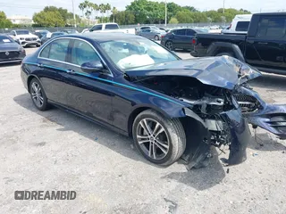 2022 Mercedes-Benz E 350 z VIN W1KZF8DBXNB049580, wystawiony jako IAAI lot #42102354 z przebiegiem 5 284 mil mil oraz . Historia ofert i sprzedaży dostępna na DreamBid. Obrazek 1.