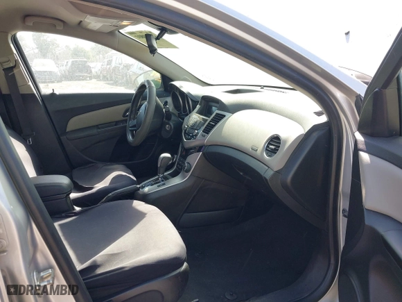 2014 Chevrolet Cruze LS with VIN 1G1PA5SG3E7270009, listed as a IAAI auction lot 40033837 with 94,577 mi miles. Bid and sale history available at carsss.com. Image 5.