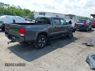 2017 Toyota Tacoma SR5 z VIN 3TMBZ5DN6HM010168, wystawiony jako IAAI lot #42315125 z przebiegiem 133 934 mil mil oraz . Historia ofert i sprzedaży dostępna na DreamBid. Obrazek 4.