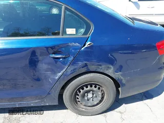 2014 Volkswagen Jetta S z VIN 3VW2K7AJ4EM256582, wystawiony jako IAAI lot #42115329 z przebiegiem 154 096 mil mil oraz . Historia ofert i sprzedaży dostępna na DreamBid. Obrazek 6.