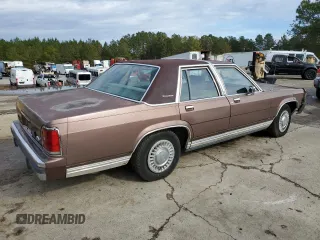 1989 Ford Crown Victoria z VIN 2FABP74F3KX157785, wystawiony jako Copart lot #84102954 z przebiegiem 68 996 mil mil oraz Czysty tytuł • Clean title. Historia ofert i sprzedaży dostępna na DreamBid. Obrazek 3.