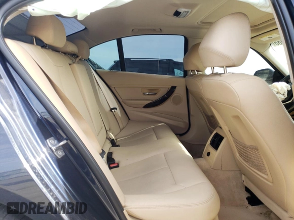 2015 BMW 3 Series 328i xDrive z VIN WBA3B3C53FF545726, wystawiony jako Copart lot #44940485 z przebiegiem Nie podano mil oraz Szkoda całkowita • Salvage title. Historia ofert i sprzedaży dostępna na DreamBid. Obrazek 10.